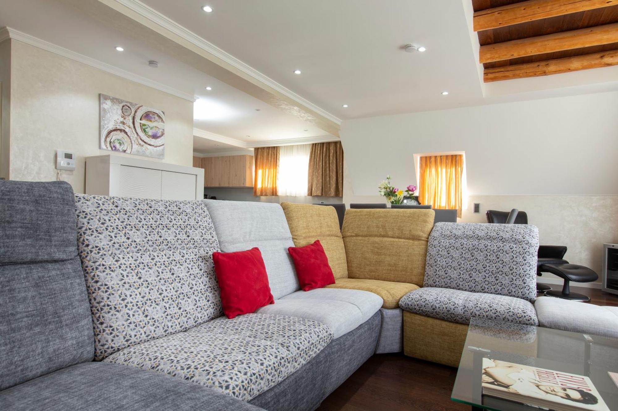 The Queen Luxury Apartments - Villa Vinicia Luxembourg Bagian luar foto